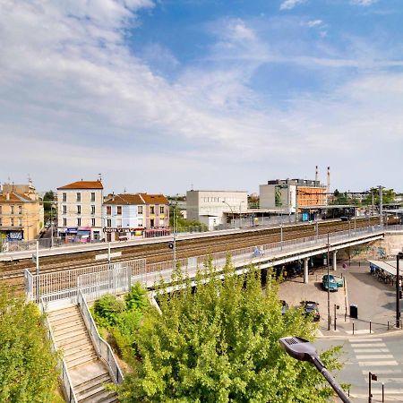 Au Pied De La Gare Aux Portes De Paris فيتري سور سين المظهر الخارجي الصورة